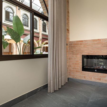 ホテル ポウサダ ルイ XV Campos do Jordão エクステリア 写真 A fireplace in a home