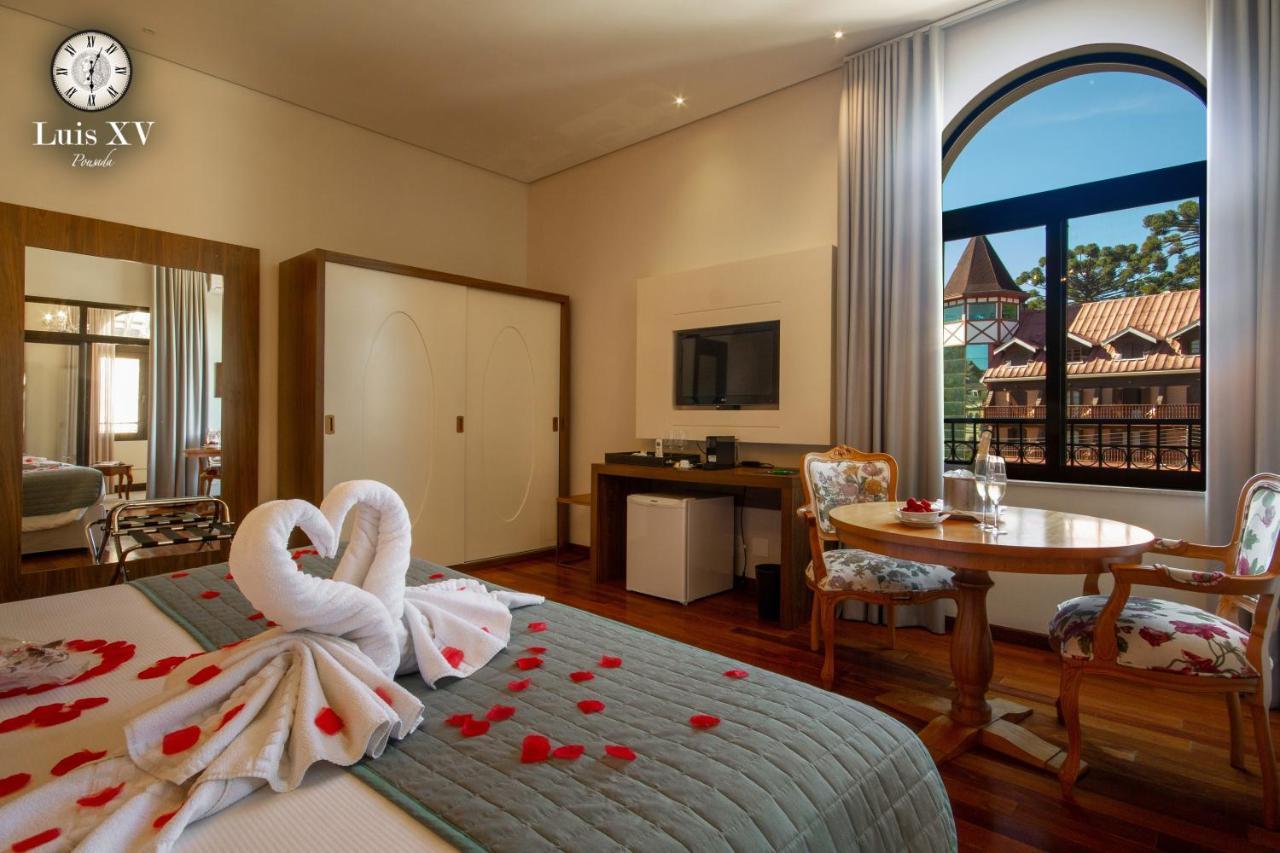 ホテル ポウサダ ルイ XV Campos do Jordão エクステリア 写真 A room at the hotel