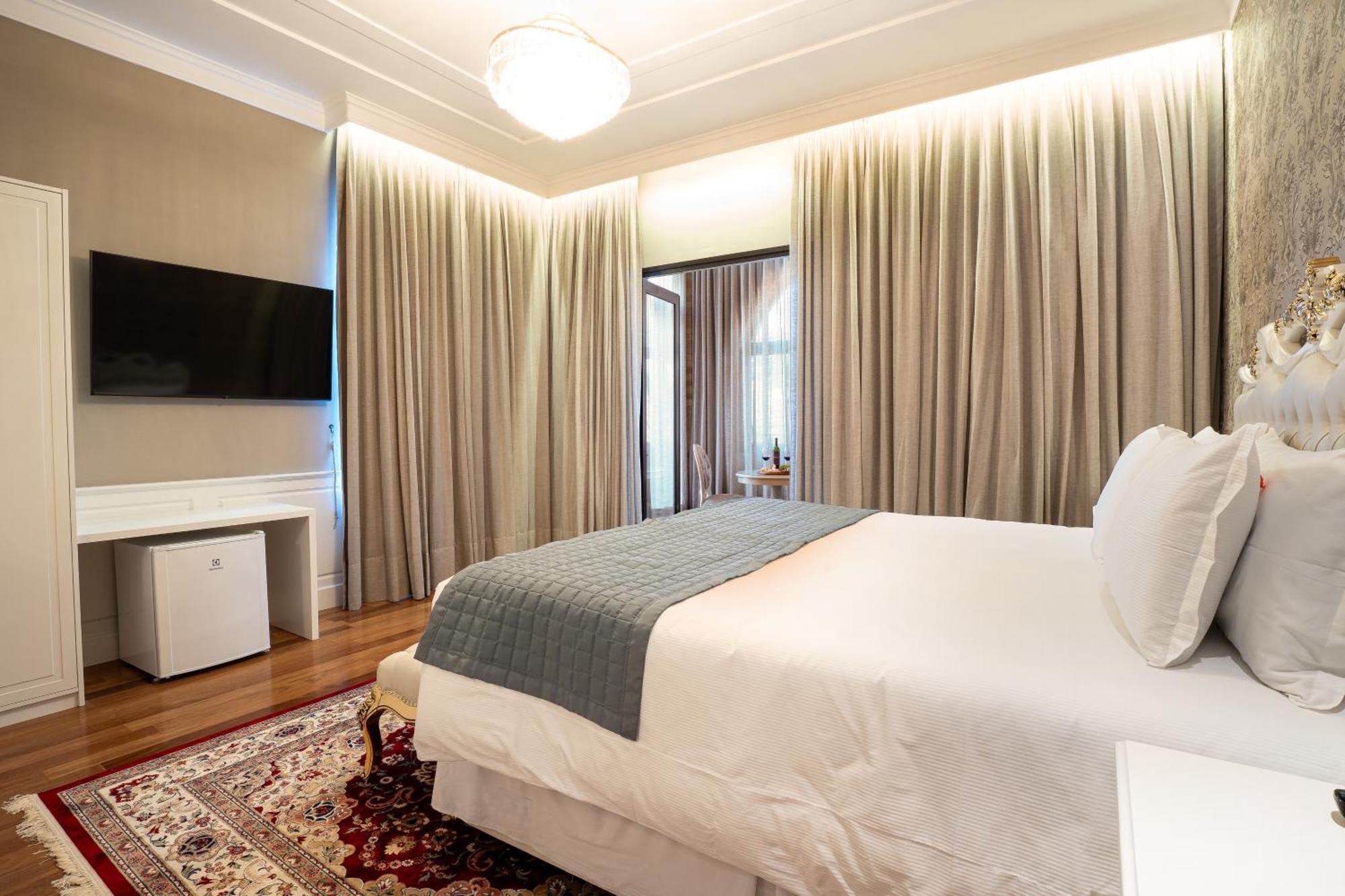 ホテル ポウサダ ルイ XV Campos do Jordão エクステリア 写真 A bedroom at the hotel