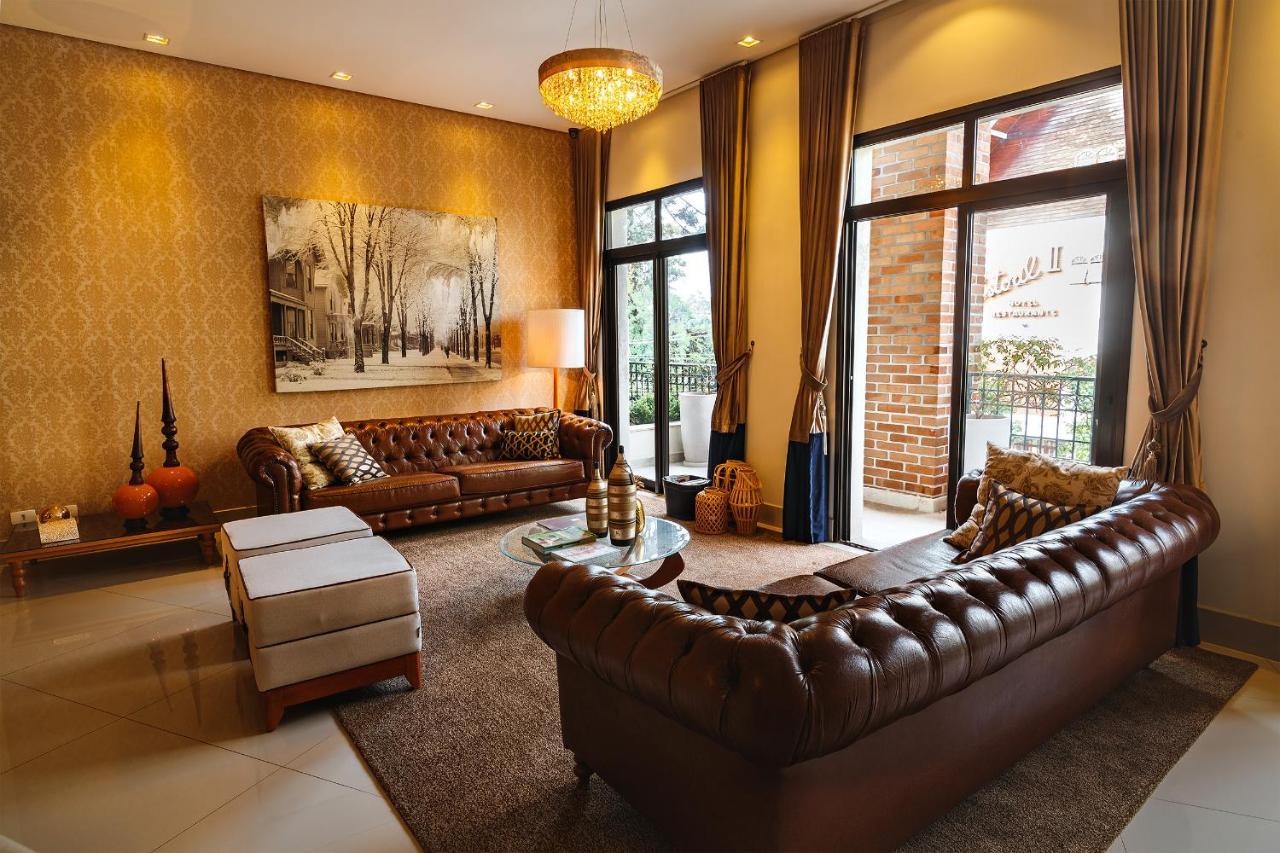 ホテル ポウサダ ルイ XV Campos do Jordão エクステリア 写真 A living room in a house