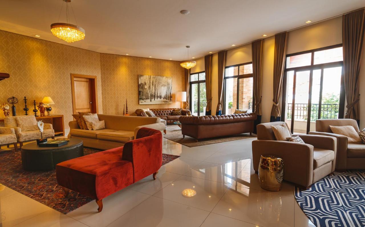 ホテル ポウサダ ルイ XV Campos do Jordão エクステリア 写真 The interior of the hotel