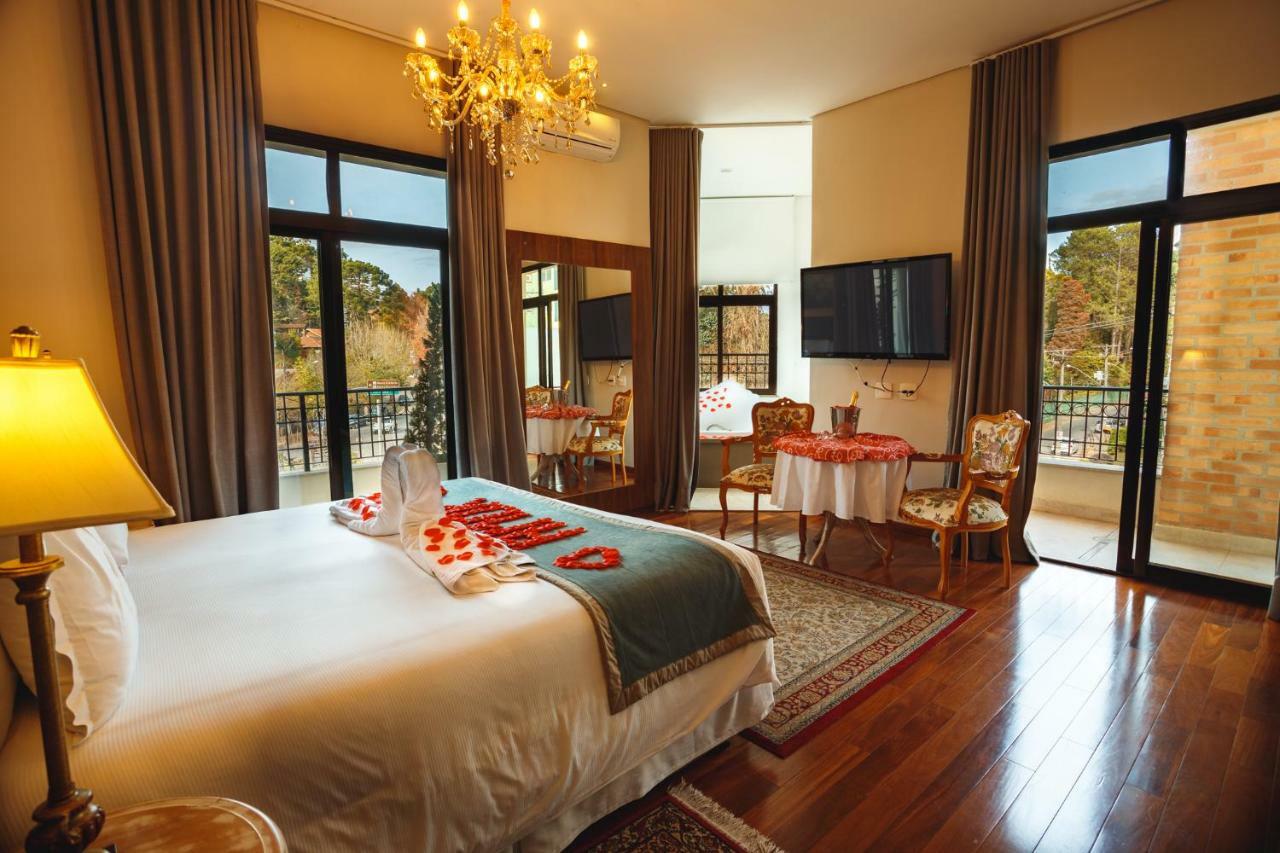 ホテル ポウサダ ルイ XV Campos do Jordão エクステリア 写真 A bedroom at the hotel